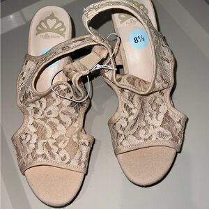 Fergalicious Women's Tan Lace Sandals size 8.5